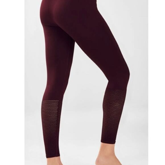 NWT Fabletics Seamless High-Waisted Mesh 7/8 Burgundy Leggings M - Picture 3 of 5
